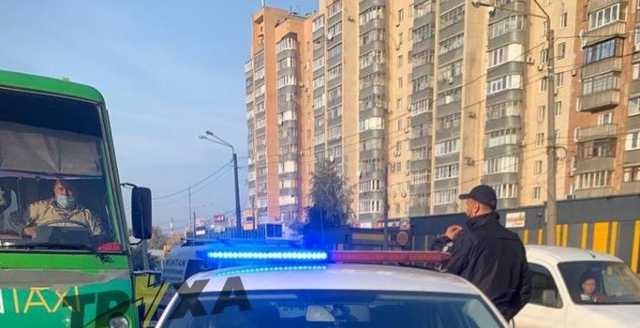 Водитель автобуса взял в «заложники» полицейского в Харькове