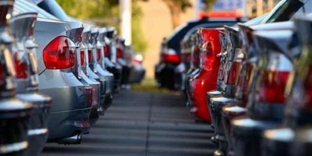 Украину наводнили старые иномарки: владельцам таких авто грозит новый налог