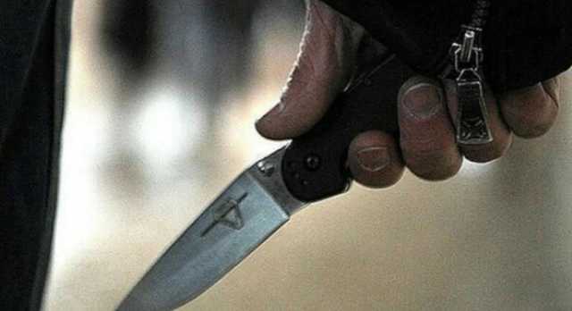 В Одессе иностранец на остановке изрезал девушку и мужчину