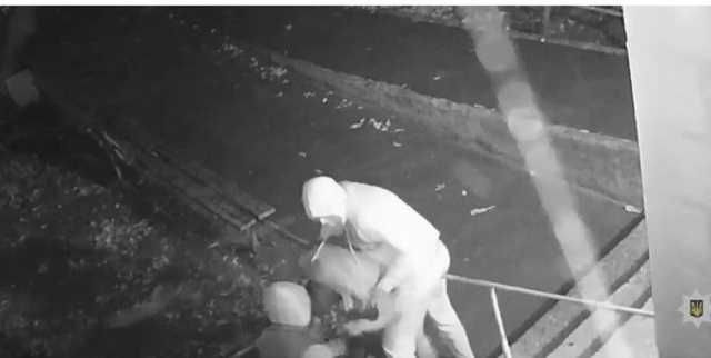 В Киеве двое грабителей отобрали у мужчины 25 тысяч долларов