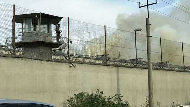 В Грузии двое заключенных погибли при пожаре в тюрьме, соседней с тюрьмой Саакашвили