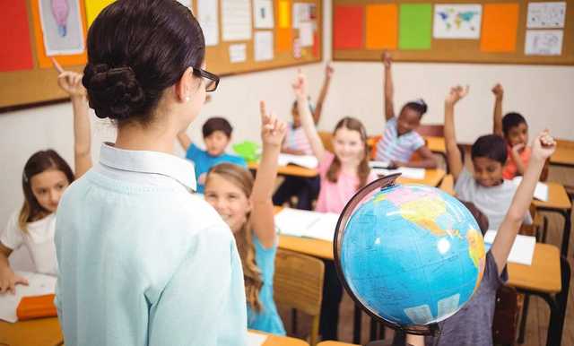 МОЗ предлагает отстранить от работы невакцинированных учителей