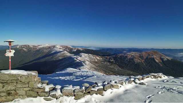 В Карпатах уже будто первые сугробы: на высокогорье выпал снег