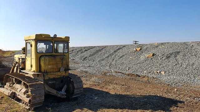 Пропасть под колеей на Буковине: движение грузовых поездов восстановили