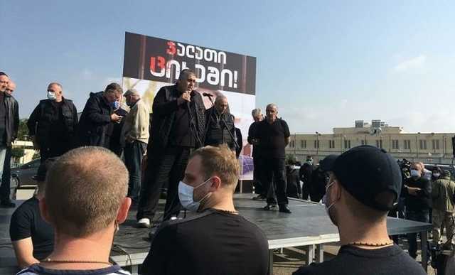 Противники Саакашвили вышли на митинг
