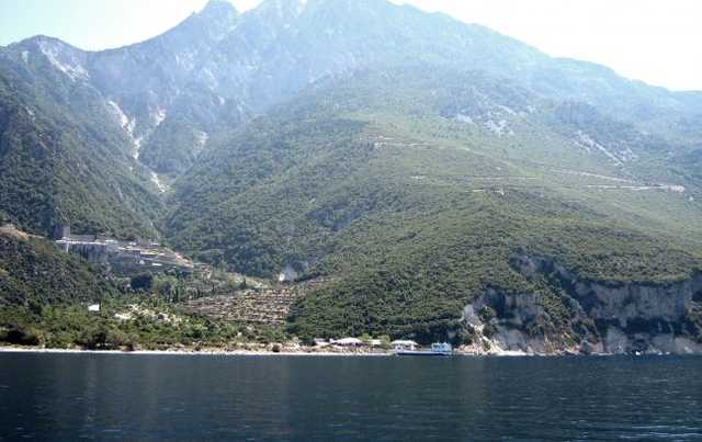 Два дня блуждали в горах: на Афоне спасли двух украинцев