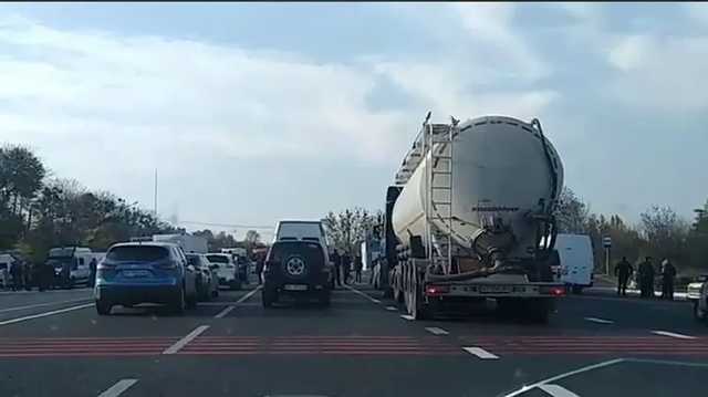 На въезде в Харьков протестующие перекрыли дорогу из-за отключения газа