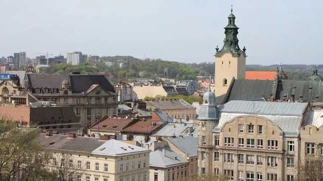 Львов начал жить по правилам "красной" зоны из-за высокой заболеваемости коронавирусом