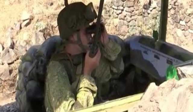 Российская 15-я бригада в Карабахе учится отражать азербайджанские "Байрактары" с биноклями и пулеметами