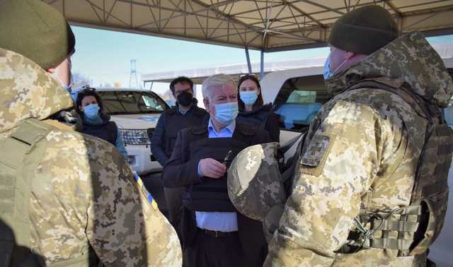 Спецпредставитель ЕС по правам человека Гилмор посетил район проведения ООС