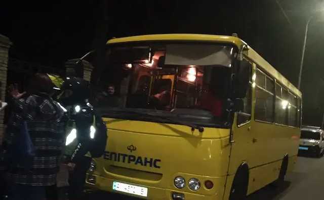 «Не поделили» маршрут: В Киеве перевозчики устроили разборки с поножовщиной и стрельбой