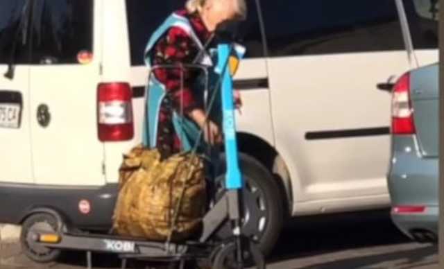 Николаевские пенсионерки попались на "угоне" электросамокатов