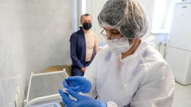 «Красная» зона создает очереди в пунктах вакцинации