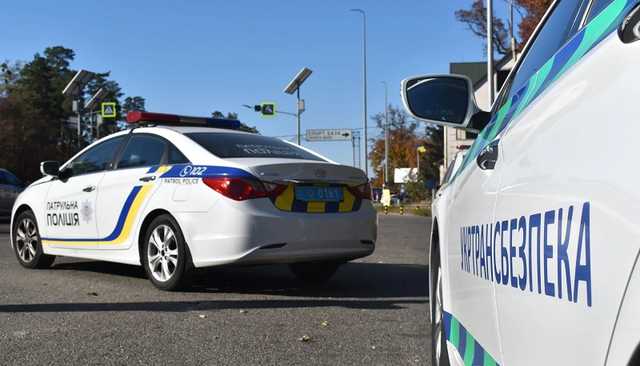 За пассажиров без сертификатов штраф: полиция Киевщины проводит проверку перевозчиков