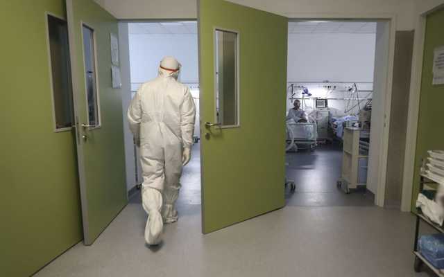 Кровотечения, ампутация ног и суицидальные настроения: врач рассказала об особенностях течения COVID-19