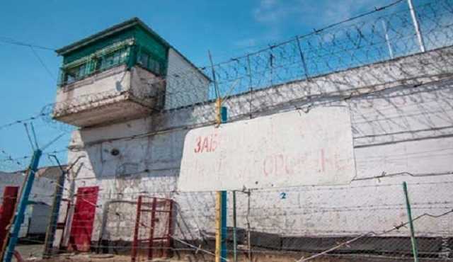 Сидел в СИЗО и грабил людей: в Одессе разоблачили интернет-мошенника арестанта