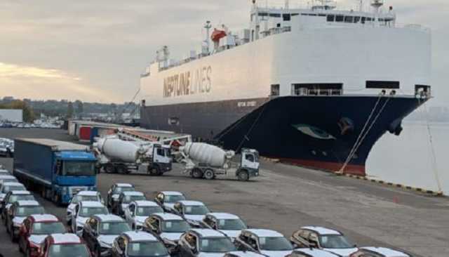 Дефицита не будет: в Украину прибыло судно с тысячами авто