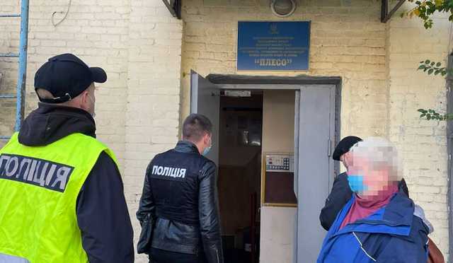 Киевских коммунальщиков подозревают в загрязнении озера