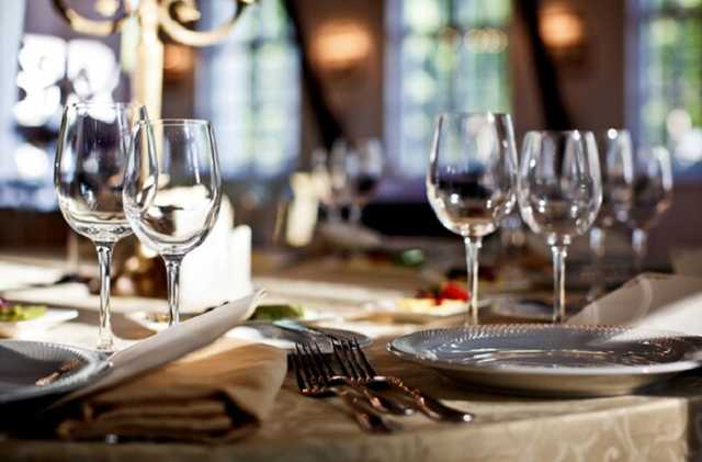 Без масок и вакцинации: в Киеве ресторан уличили в нарушении карантина