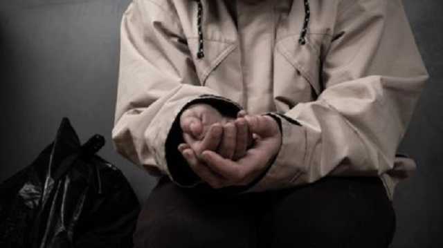 Моментально исцелился: в центре Киева разоблачили попрошайку "без рук"