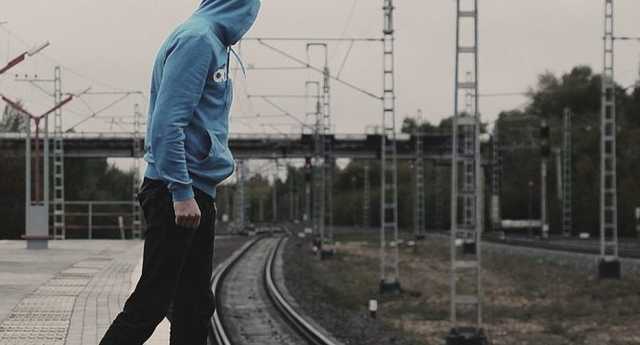 Моторошна смерть підлітка в Києві на залізниці: з’явилися подробиці