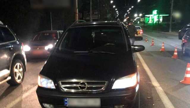 У Тернополі п’яна водійка вчинила ДТП і розбила вікно патрульним