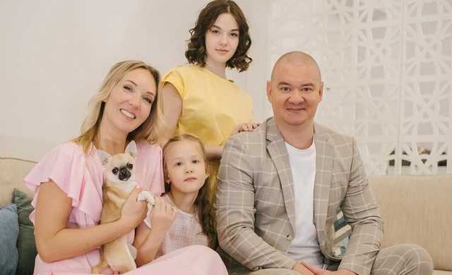 "Не дуже приємне дійство": Кошовий у подробицях розповів про складні пологи своєї дружини