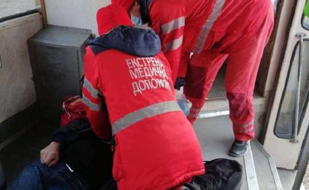 В харьковском трамвае пассажир потерял сознание и умер, не приходя в себя