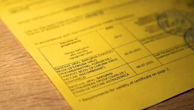 Вносили данные в реестр Минздрава: в Чернигове разоблачили сеть продаж COVID-сертификатов