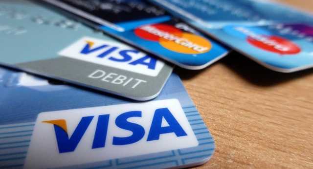 Банки массово блокируют карточные счета украинцев