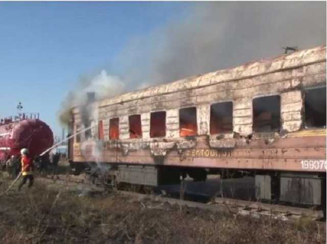 На вокзале во Львове горел поезд: дым и огонь охватили вагон