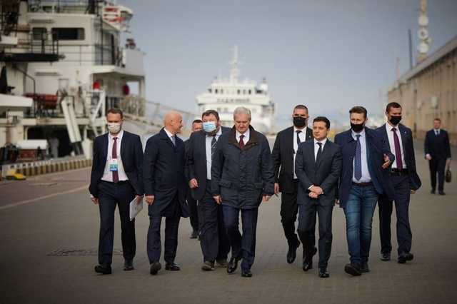 Зеленский в Одессе осмотрел ледокол "Ноосфера", купленный государством для украинских полярников