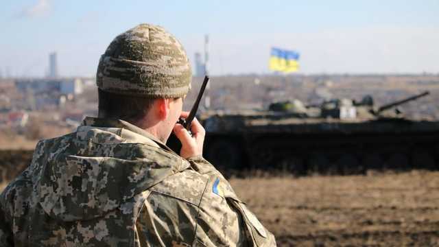 Пятеро украинских военных получили ранения на Донбассе