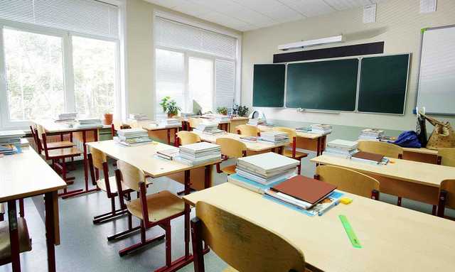 Вспышка COVID-19 в Украине: школы Черкасс продлили каникулы до 7 ноября