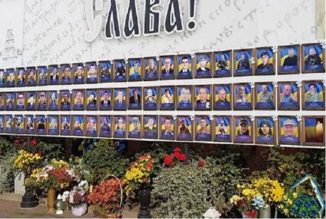 В Черновцах вандалы разбили портреты погибших на фронте героев АТО