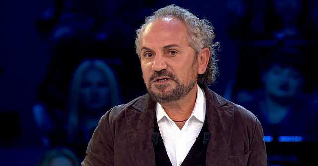 Полиция купила фейковые сертификаты на имя Савика Шустера, больного COVID-19