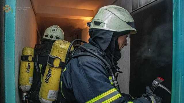 В Киеве ночью горела многоэтажка: погиб человек