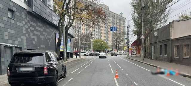 В Одессе 60-летний мужчина на Land Rover насмерть сбил женщину