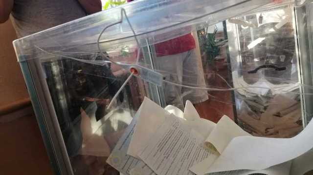 На Черкасщине произошла драка на довыборах в Раду из-за ящика с бюллетенями