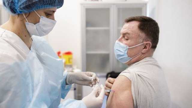 Еще более 273 тысяч украинцев вакцинировались против COVID