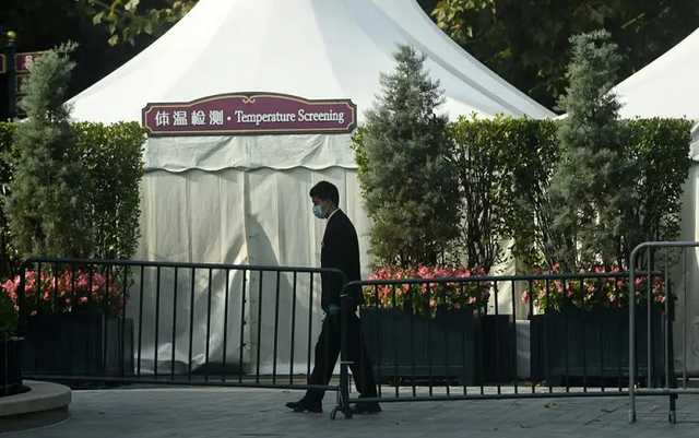 В Диснейленде Шанхая закрыли 34 тысячи человек из-за проверки на коронавирус