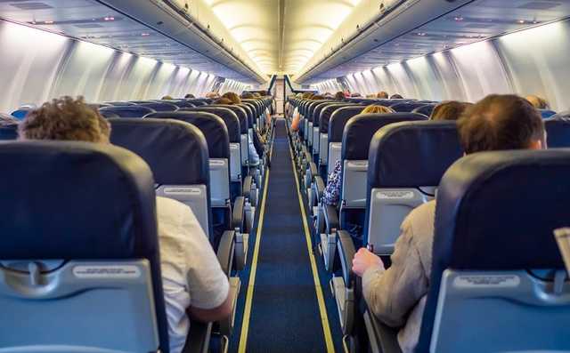 В Харькове из-за пьяного курильщика в самолете задержали пассажиров