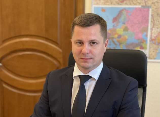 Замглавы таможенной службы Суворов задекларировал три автомобиля