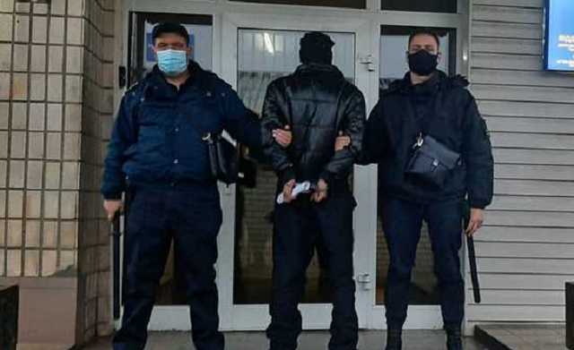 В Днепре тело мужчины лежало в луже крови полсуток: подозреваемого уже задержали