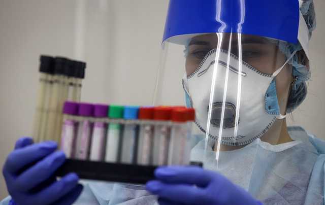 Беременеть можно, инсульта не будет. Эксперт развенчала топ-8 мифов о прививках от COVID-19