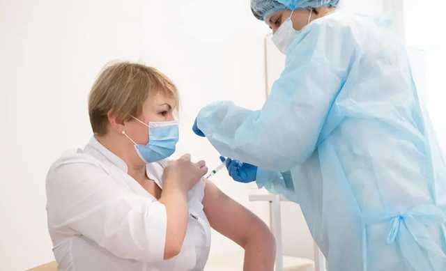 В Минздраве планируют расширить список профессий, которые обяжут вакцинироваться