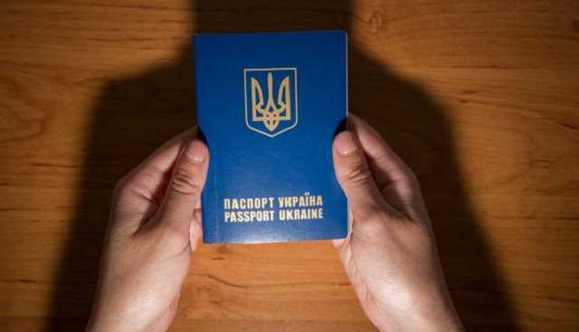 В Украине упростили процедуру получения паспорта несовершеннолетними заключенными