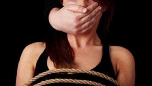 У Києві чоловік взяв у заручниці 20-річну дівчину, у якої попросив допомоги