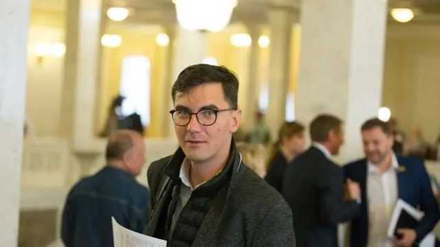 В "Слуге народа" предлагают сдать мандат нардепам, вошедшим в объединение Разумкова