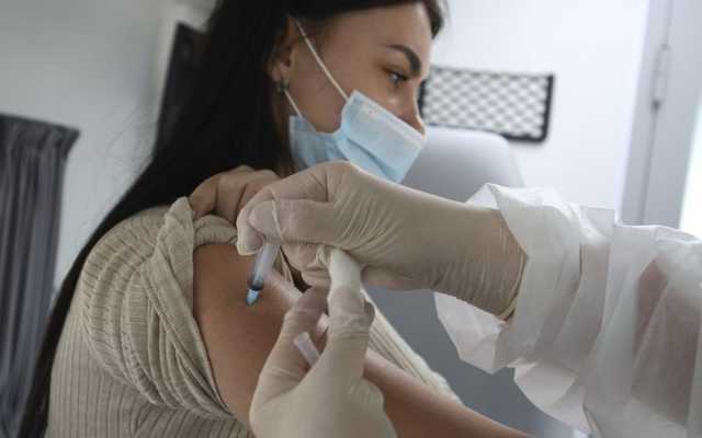 Кого не имеют права отстранять от работы без COVID-прививки: в Минздраве объяснили